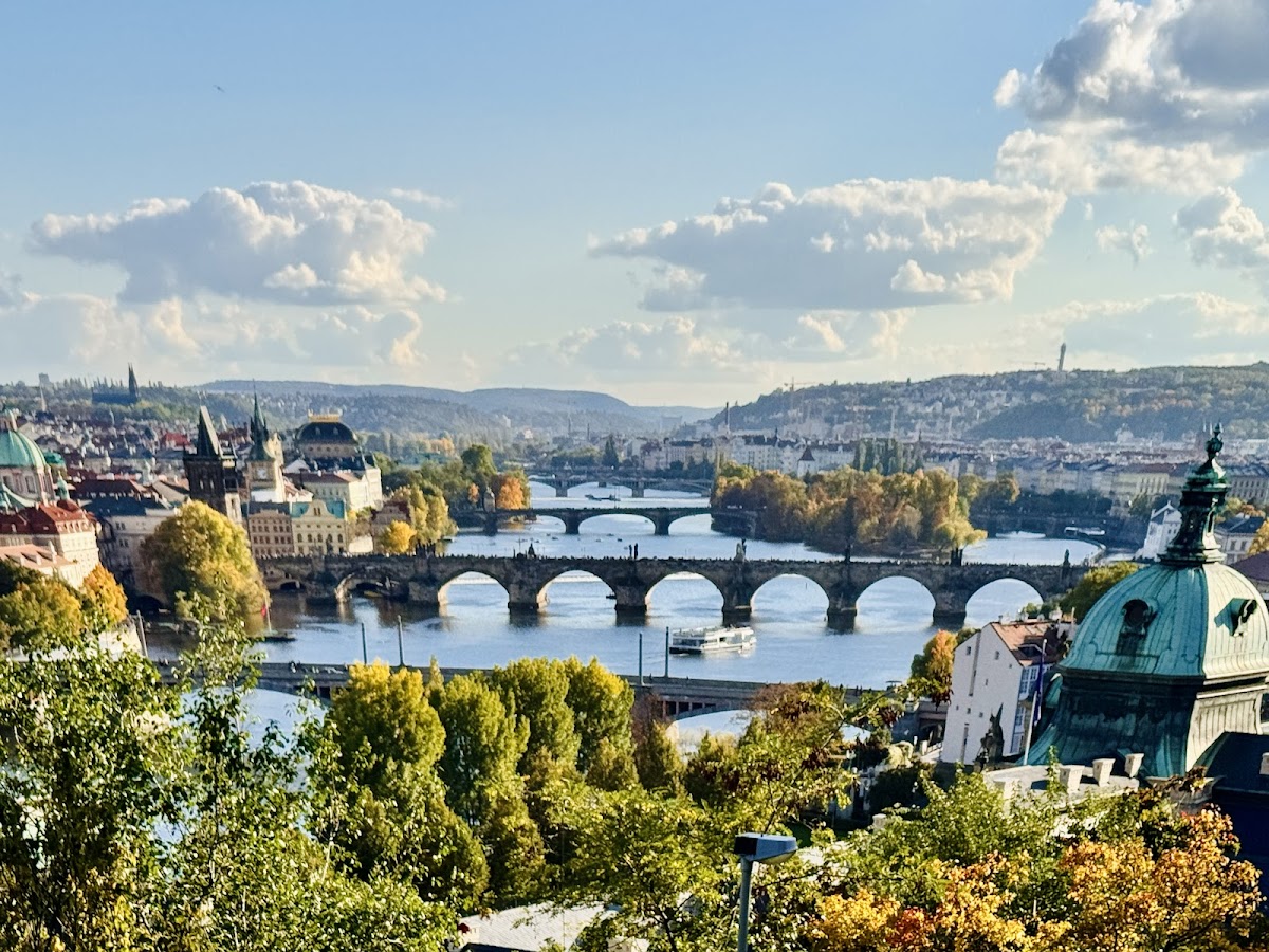 Praha panorama bytové domy